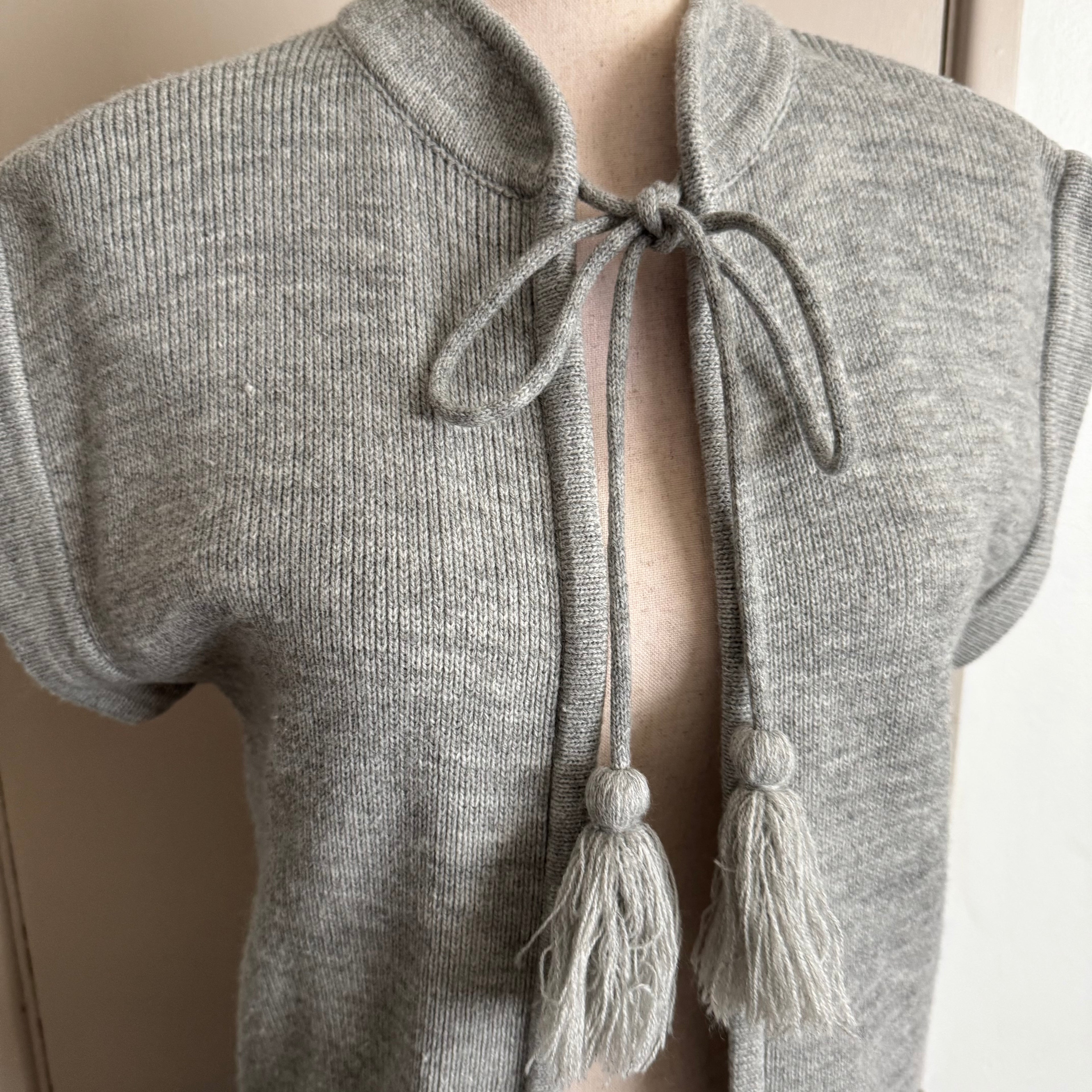 70’s Gray Knit Short Sleeve Tie Collar Cardigan Sweater